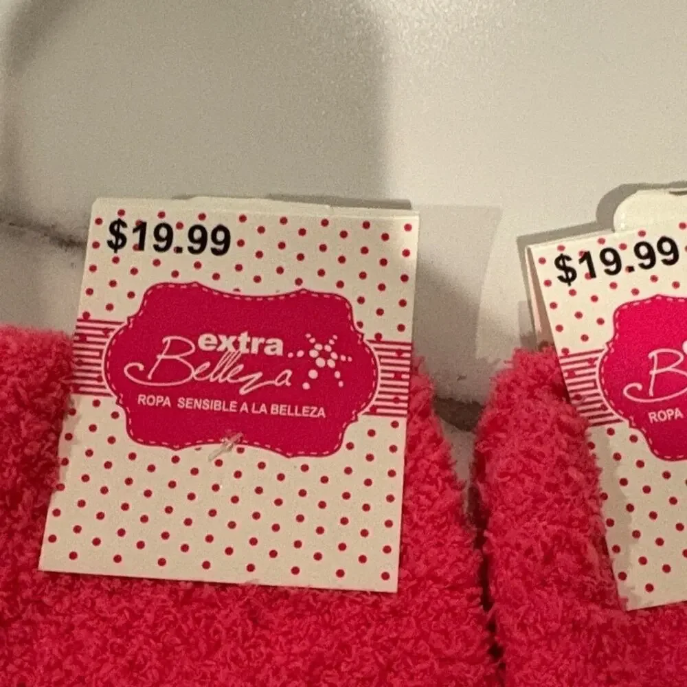 Lot of 2 Cozy Pink Fuzzy Socks 2 pairs NWT Extra Belleza. Women's size 6 to 10.